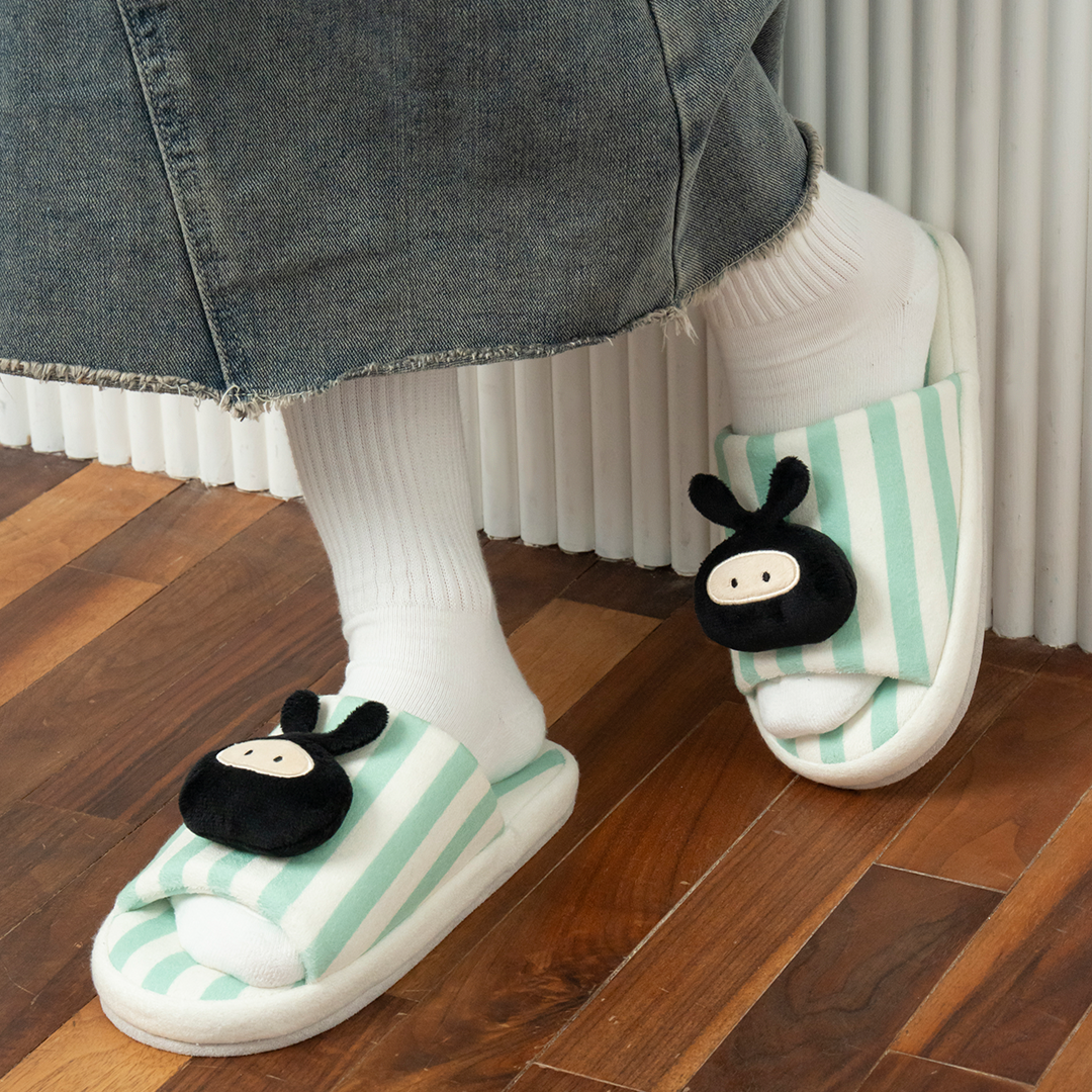 hira with mellow ROOM SHOES
