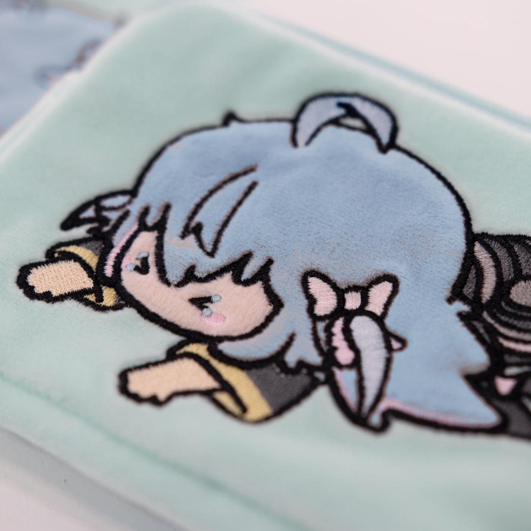 KAGURA NANA with mellow FLUFFY POUCH