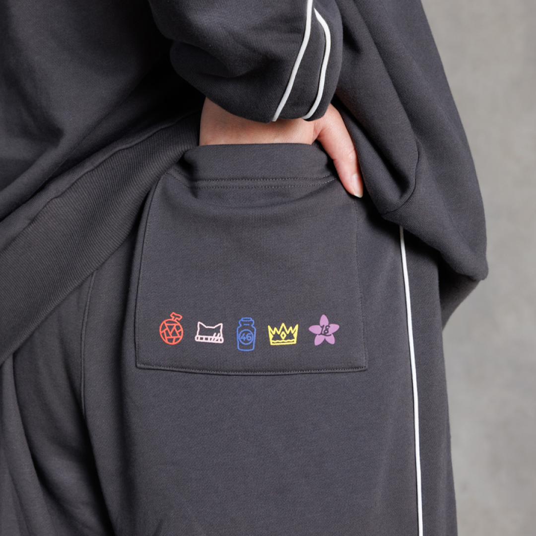 GIRLS RESEARCH UNIVERSITY with mellow SWEAT SET UP