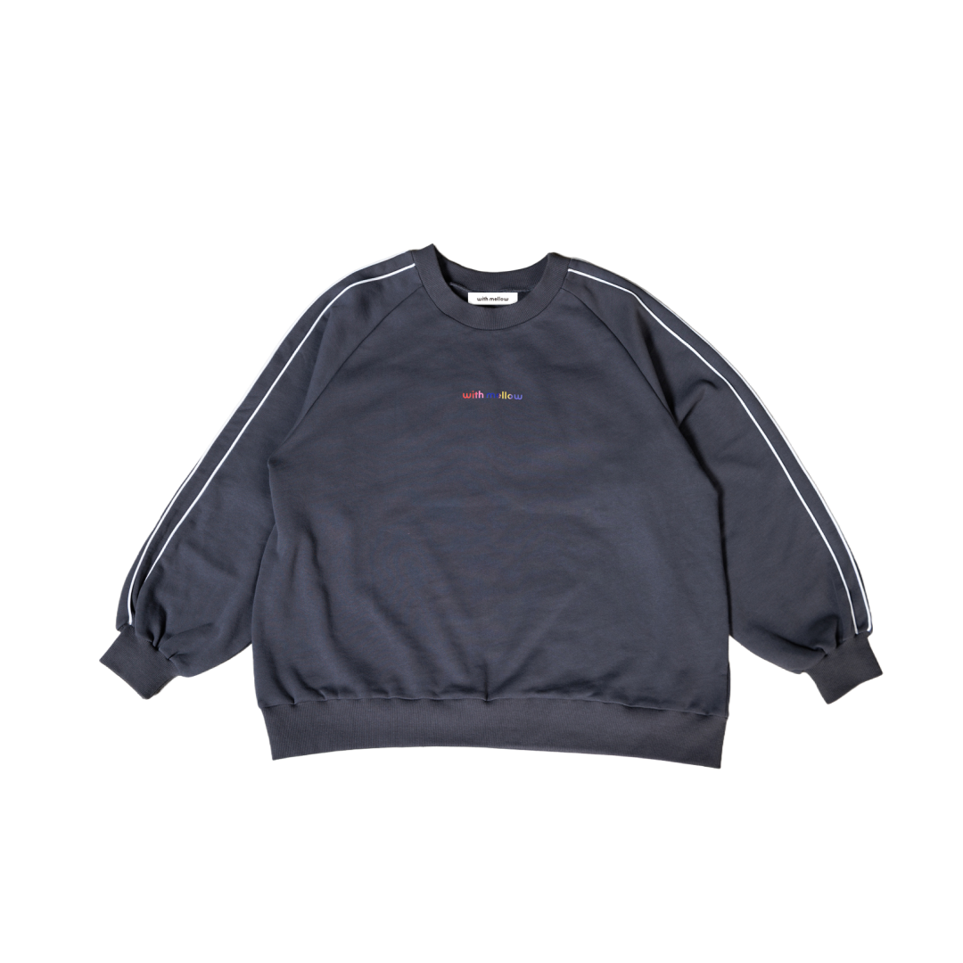 GIRLS RESEARCH UNIVERSITY with mellow SWEAT SET UP