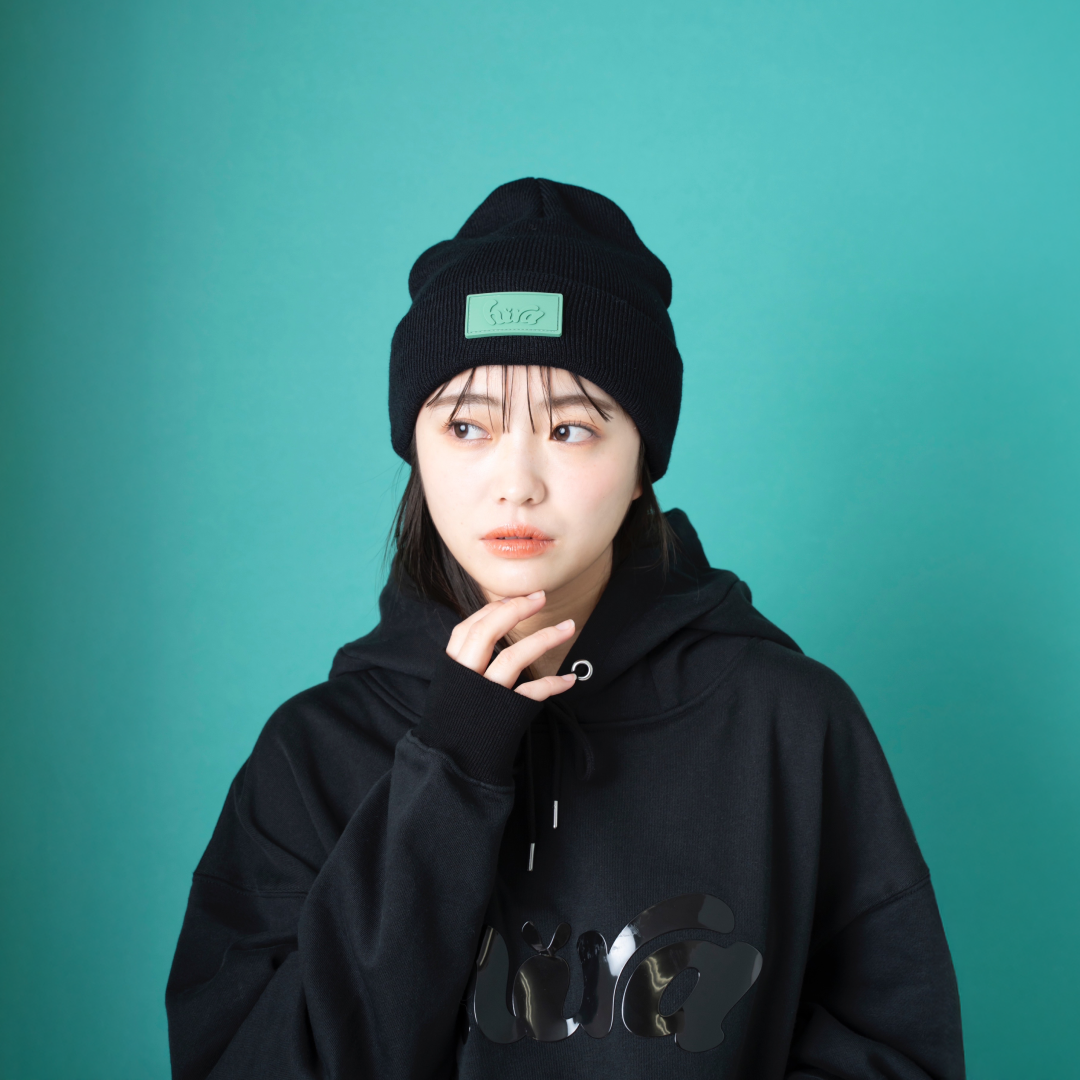 hira with mellow rubber logo beanie