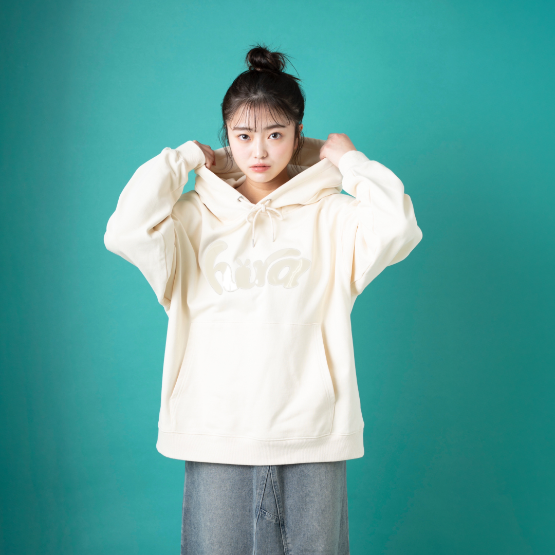 hira with mellow enamel print hoodie / Ivory