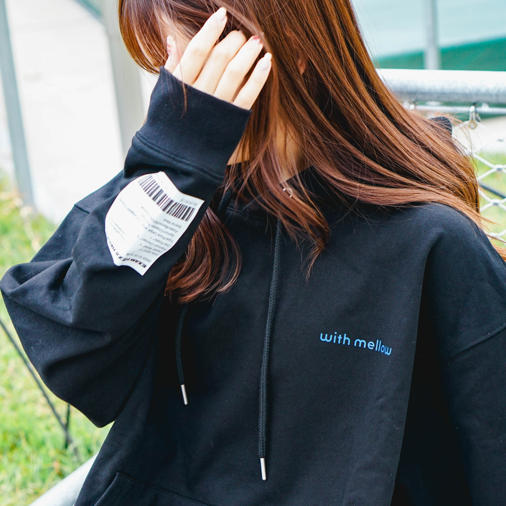 Megumi希少パーカーXXL メルカリ市期間限定スワロフスキーパーカー メタルロゴGIRLパーカー(裏起毛) | VOLCAN&APHRODITE