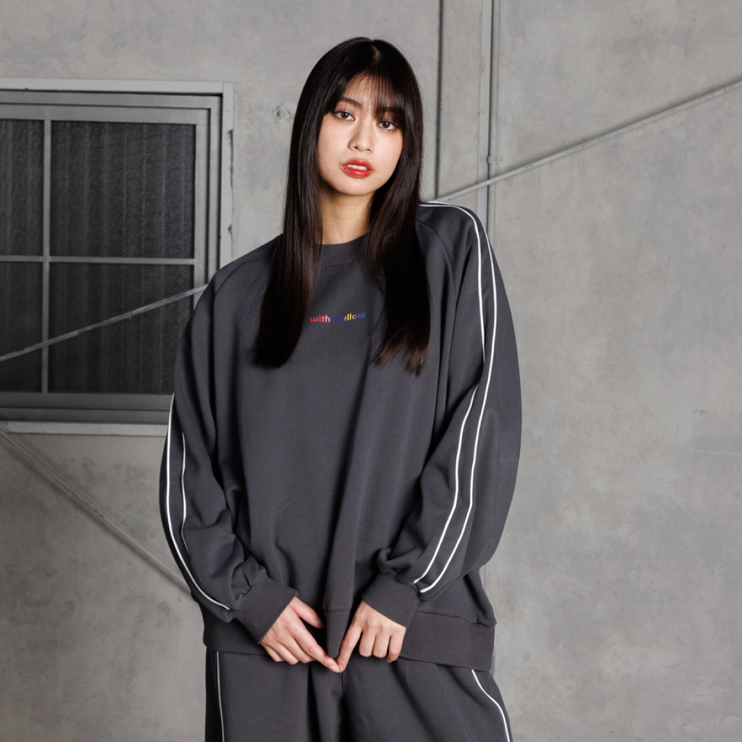 GIRLS RESEARCH UNIVERSITY with mellow SWEAT SET UP