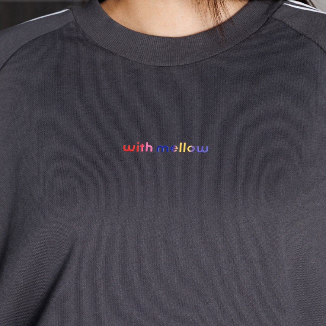 GIRLS RESEARCH UNIVERSITY with mellow SWEAT SET UP